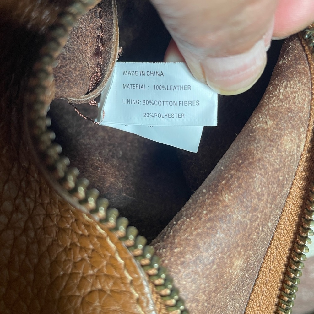 Elegant Brown Leather Tote Bag - Picture 10 of 12